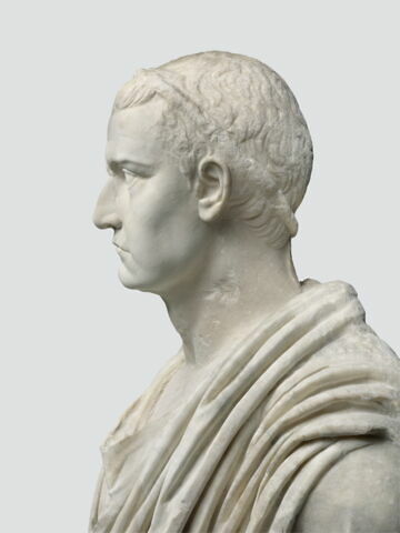 statue, image 7/8