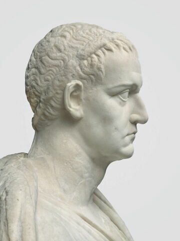 statue, image 8/8