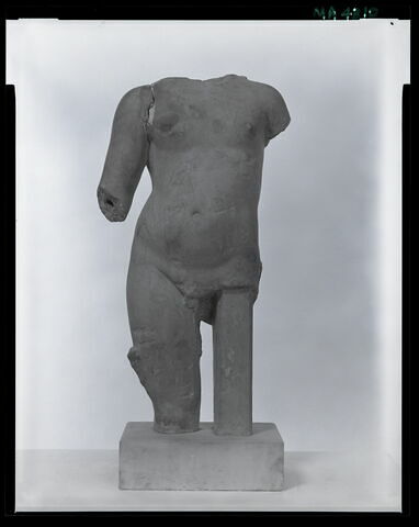 statue, image 3/3