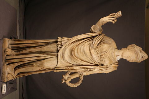 statue, image 2/5