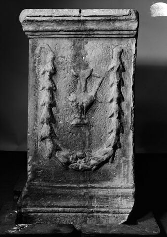 autel funéraire ; inscription, image 2/3