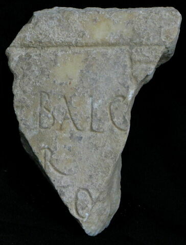 Stèle votive à Saturne (fragment), image 1/2