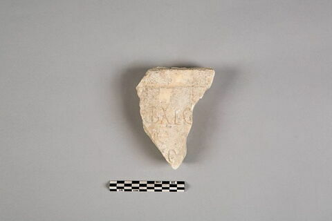 Stèle votive à Saturne (fragment), image 2/2