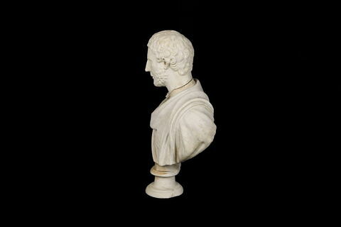 statue, image 2/4