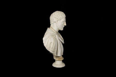 statue, image 3/4