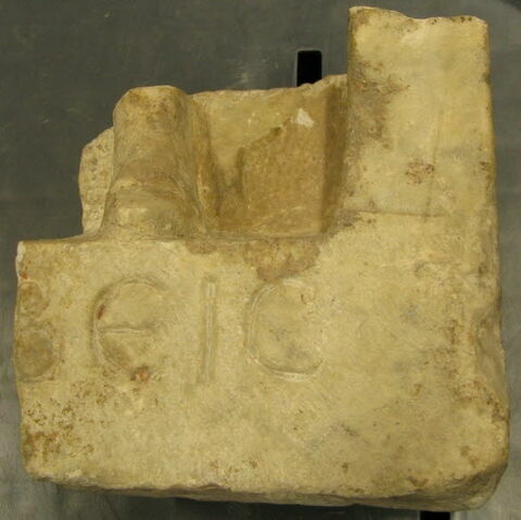 stèle  ; inscription, image 3/5