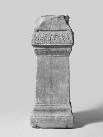 base de statue ; inscription