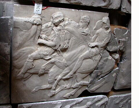 plaque de frise ; Tirage d'un fragment de la frise du Parthénon représentant des cavaliers