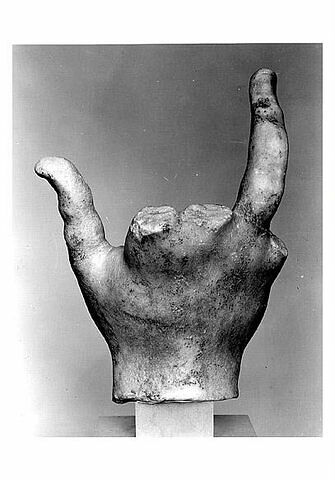 statue  ; main de la Victoire de Samothrace