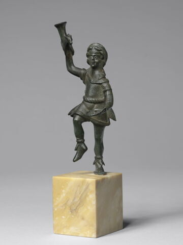 statuette, image 2/5