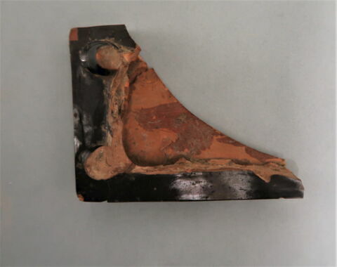 rhyton  ; vase plastique, image 3/4