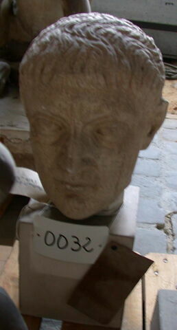 statue  ; Tirage intégral d’une tête (peut-être Constance II ?)