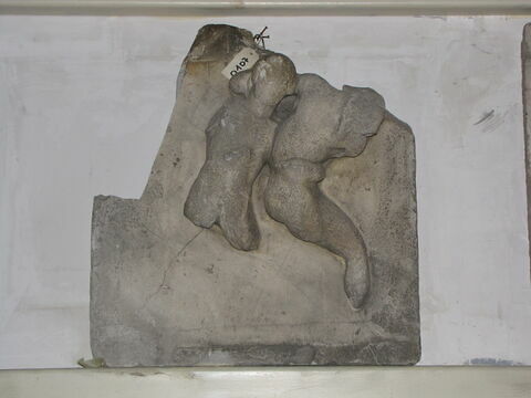 Tirage intégral d'une métope représentant deux hommes luttant, image 1/1