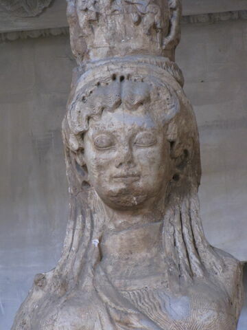 façade  ; statue ; Tirage de la façade ouest du trésor de Siphnos