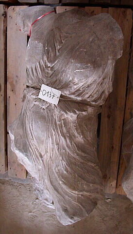 décor architectural ; statue ; Tirage intégral d’un fragment de figure féminine du fronton ouest du Parthénon, dite "Iris"
