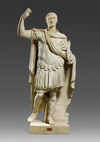 statue ; Tirage d’une statue d’empereur cuirassé, dite "Auguste"