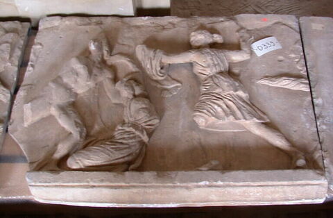 plaque de frise ; Tirage d'une plaque représentant un Grec contre deux Amazones
