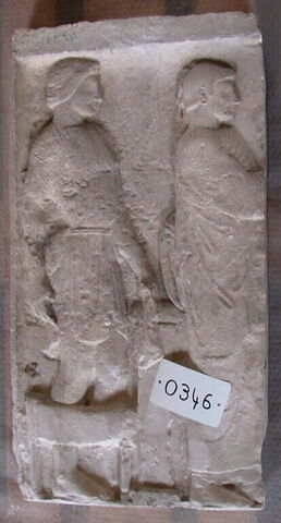 Tirage d’une plaque représentant une femme près d'un lit funèbre et un serviteur, image 1/1