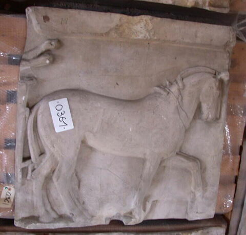 plaque de frise ; Tirage d’une plaque représentant deux chevaux et l'avant d'un char