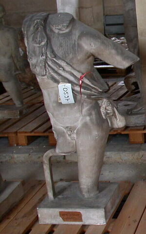 statue  ; Tirage intégral d’un torse de satyre au repos.