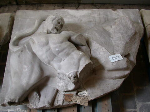 relief ; métope ; Tirage d'Héraclès et du taureau de Crète