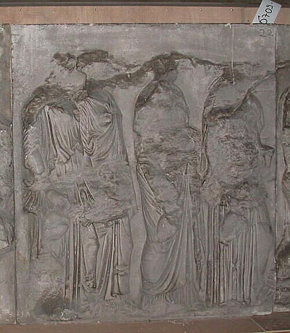 plaque de frise ; Tirage d’une plaque représentant quatre femmes