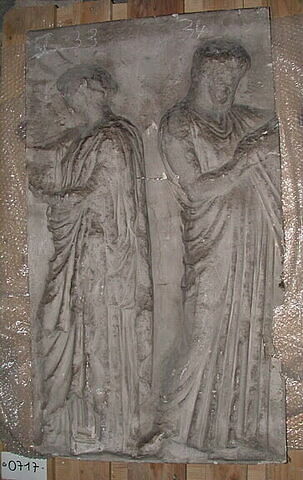 plaque de frise ; Tirage d’une plaque représentant une prêtresse et l'archonte portant le péplos