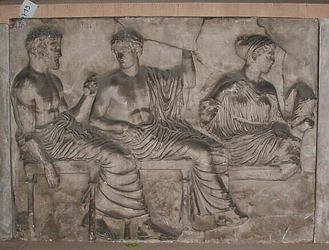 plaque de frise ; Tirage d’une plaque de la frise est du Parthénon représentant Poséidon, Apollon et Artémis