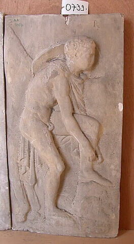 Tirage d'une plaque de la frise ouest du Parthénon représentant un homme rattachant sa sandale, image 1/1