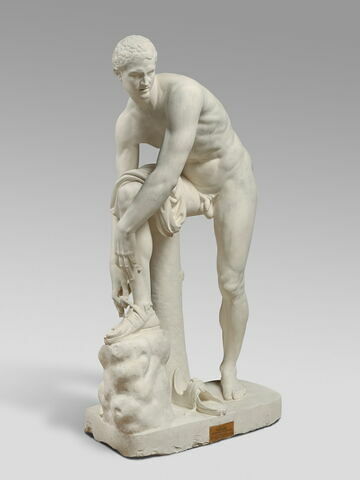 Tirage d’une statue d’Hermès à la sandale