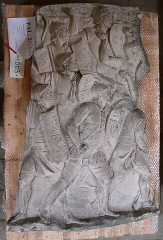 Tirage d’une plaque de la colonne Trajanne représentant une scène de combat