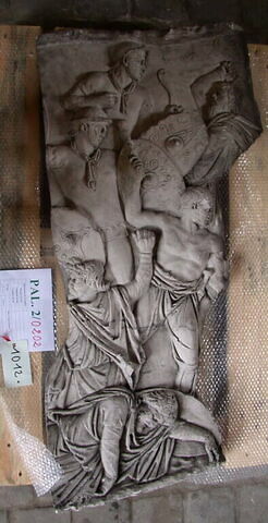 plaque de frise ; Tirage d’une plaque de la colonne Trajane représentant une scène de combat