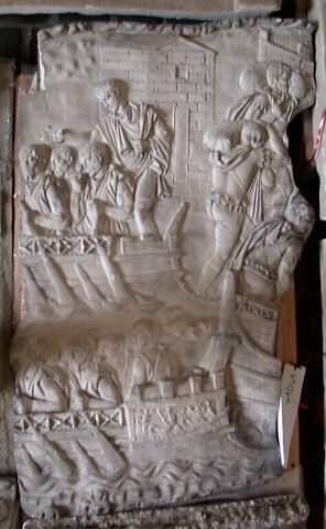 Tirage d’une plaque de la colonne Trajane représentant une scène de navigation
