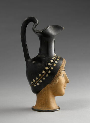 œnochoé ; vase plastique, image 2/5