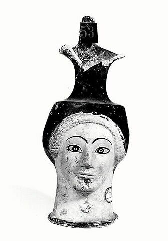 œnochoé ; vase plastique