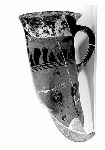 rhyton ; vase plastique, image 1/3