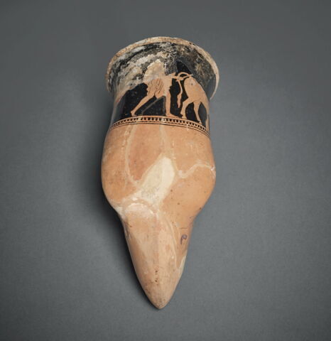 rhyton ; vase plastique, image 3/4