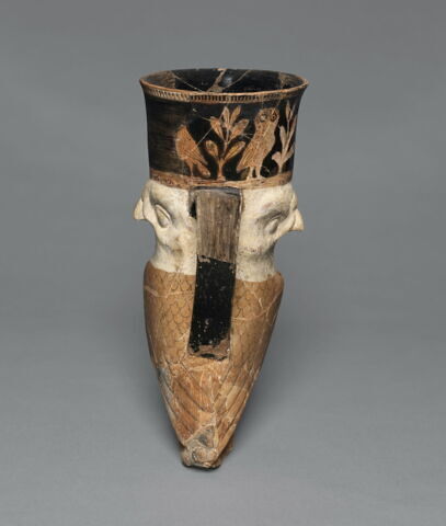 rhyton ; vase plastique, image 4/4
