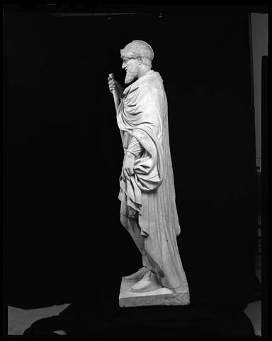 statue, image 4/11