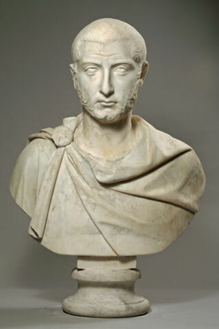 statue  ; statue en buste