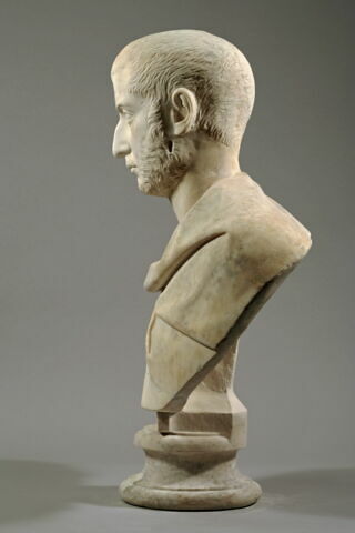 statue  ; statue en buste, image 3/5