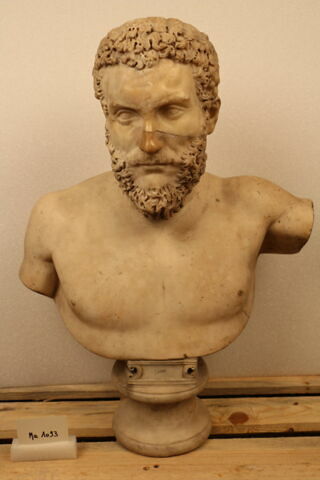 statue, image 2/10