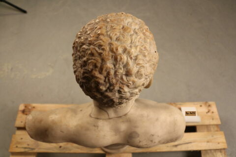 statue, image 3/10