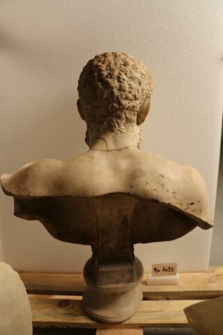 statue, image 4/10
