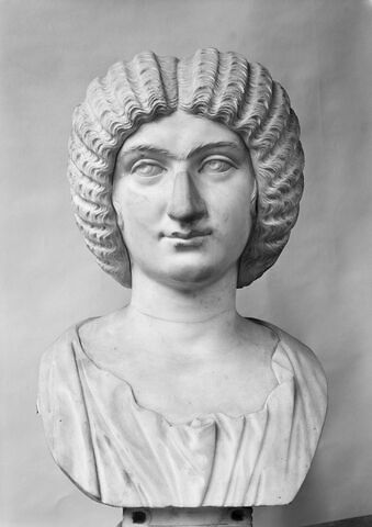 statue