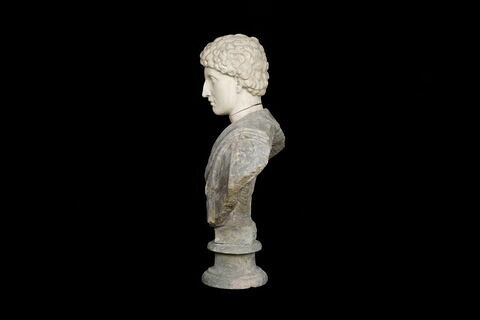 statue, image 2/4
