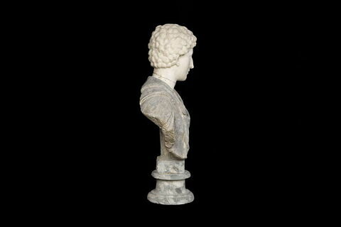 statue, image 3/4