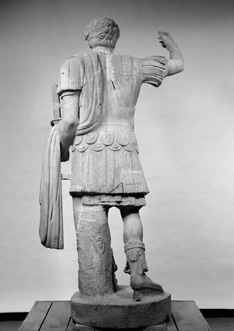 Statue de Marc Aurèle cuirassé, image 12/16