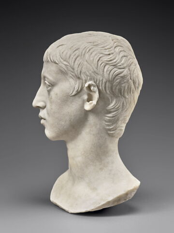 statue, image 3/5