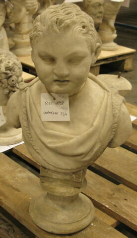 statue, image 5/7
